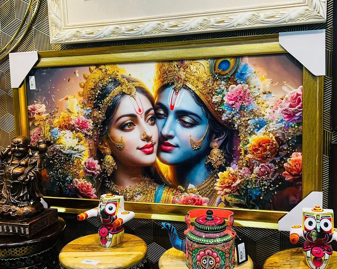 A World of Décor Masterpiece in Gilded Frame